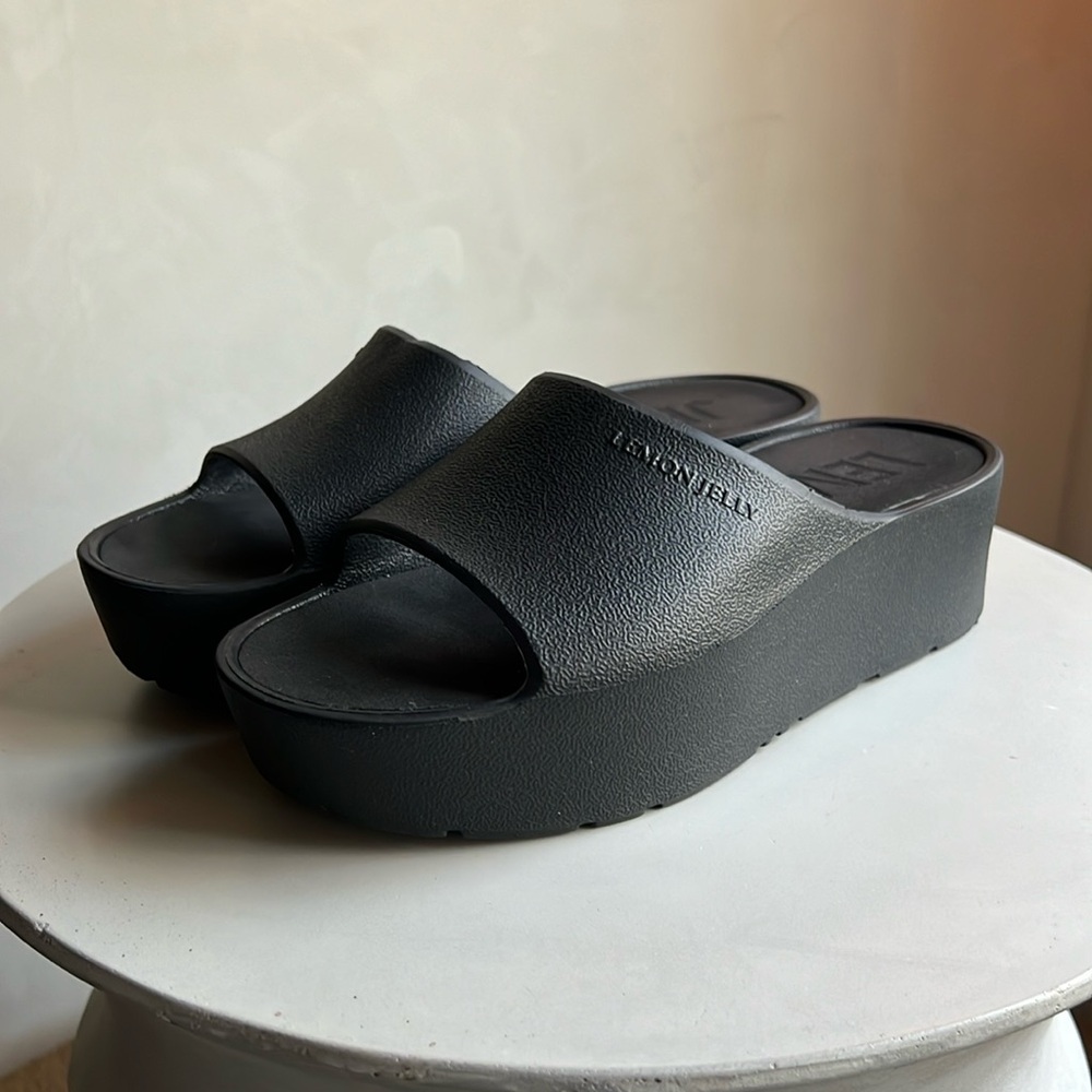 Lemon Jelly Sunny Black Platform Slides